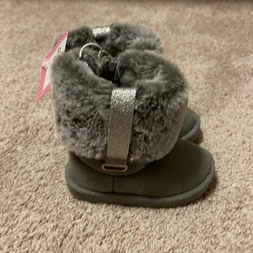Brand new size 5c boots - Picture 2 of 4
